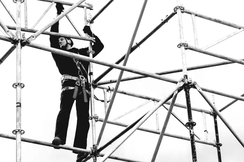rigger on scaffold